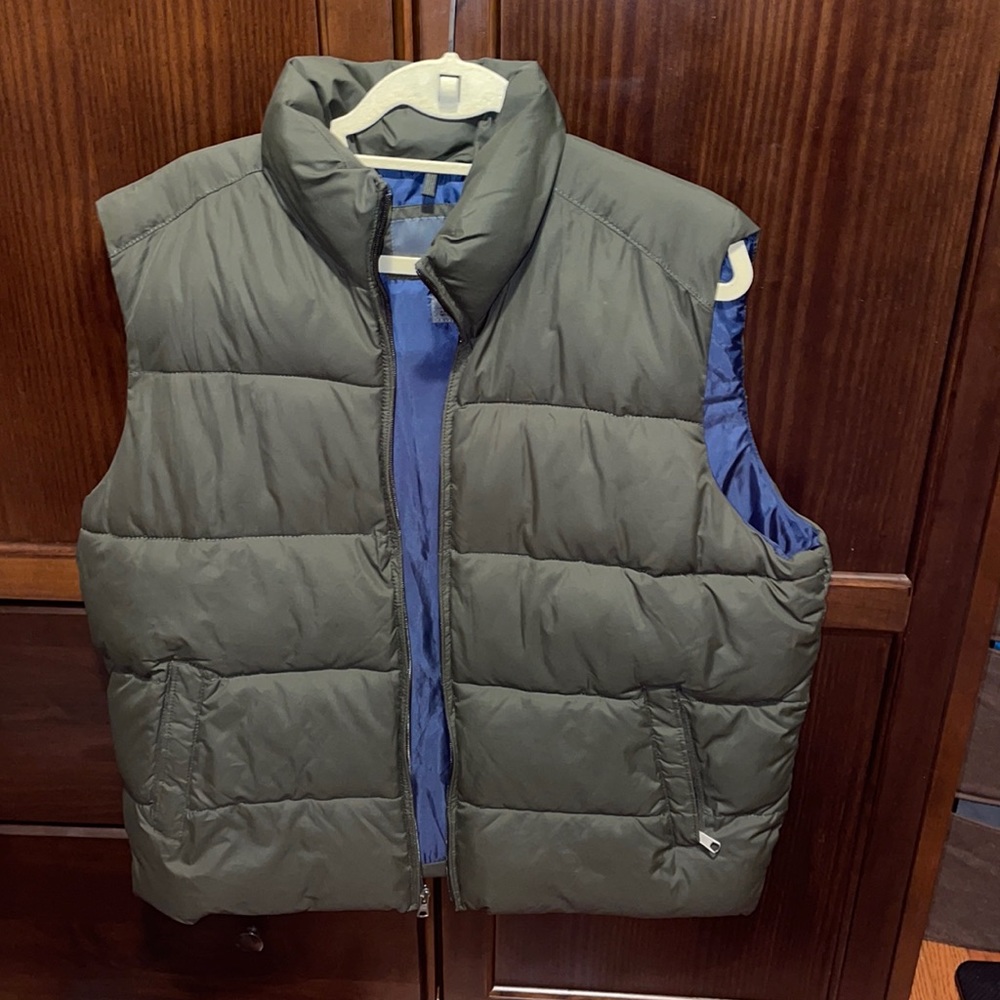 old navy vest hardly worn